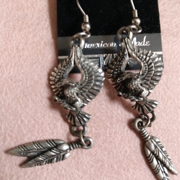 🆕Earrings Pewter American Made Eagle With Tribal Feathers Vintage New W/Tags - Picture 4 of 8